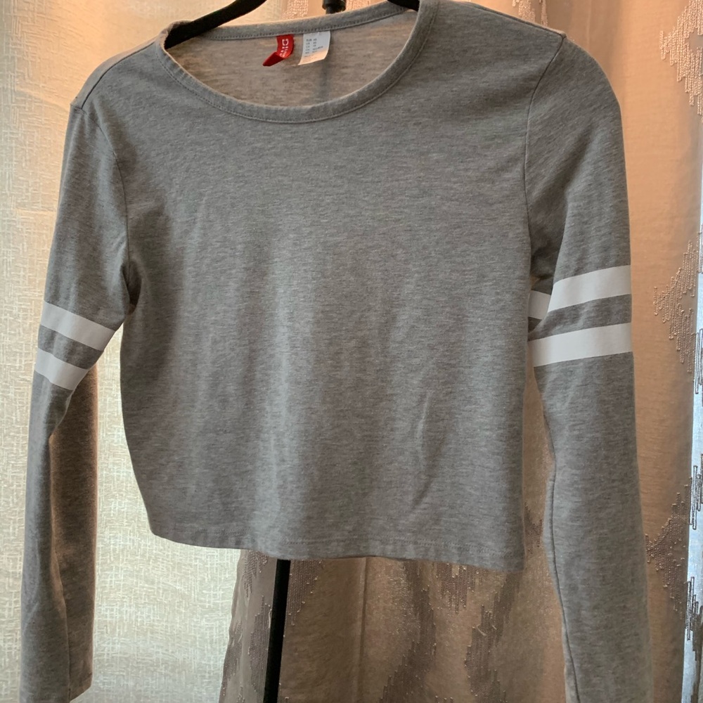 H&M grey cropped long sleeve